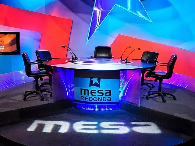 Set del programa oficialista de TV Mesa Redonda