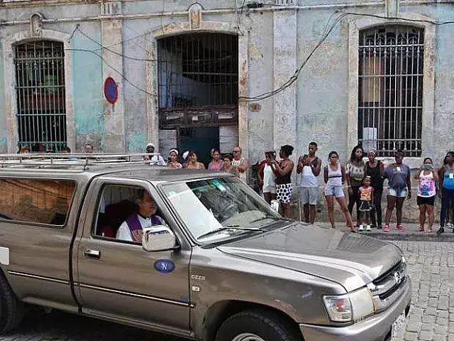 Activista denuncia falta de carros fúnebres. Foto: EFE