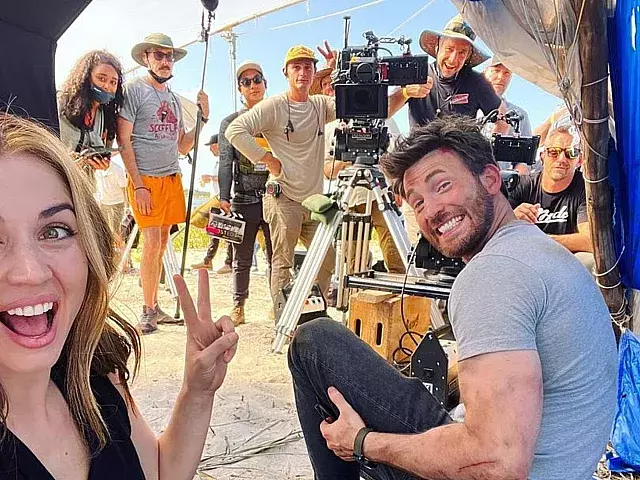 Cubana Ana de Armas celebra su cumpleaños 34 en rodaje con Chris Evans