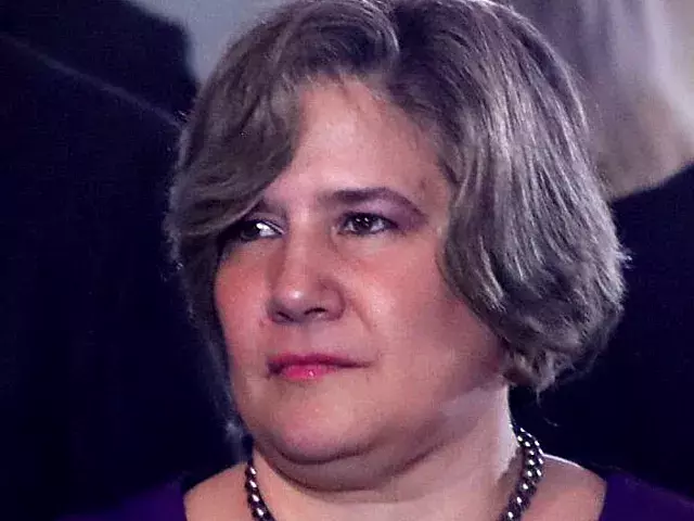 Lis Cuesta lamenta “fuego amigo” en Twitter