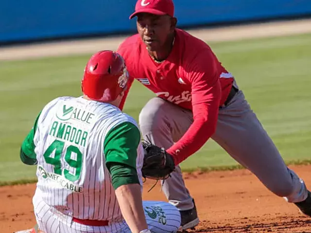 Pelotero cubano en Serie del Caribe. Foto: JIT