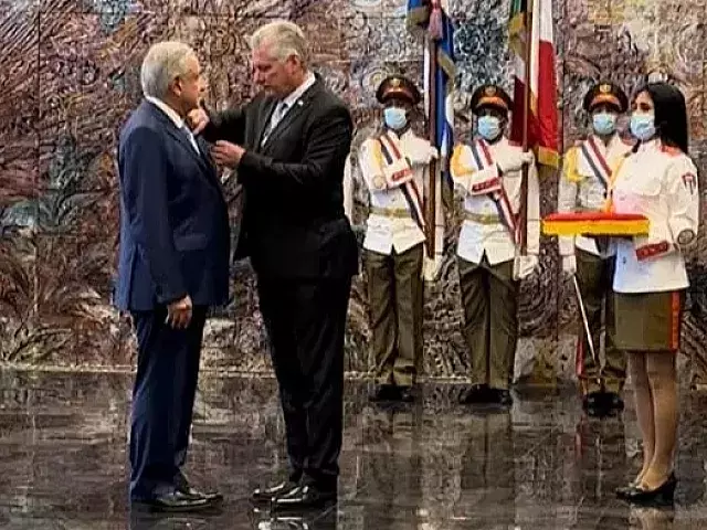 Imponen orden José Martí a López Obrador