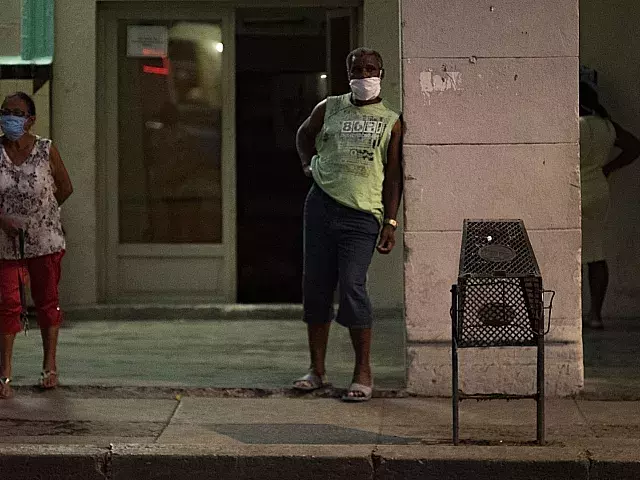 Creo que es urgente, prioritario y estructuralmente fundamental, que todos los cubanos comencemos por dar el primer paso hacia la democracia: el respeto mutuo entre todos