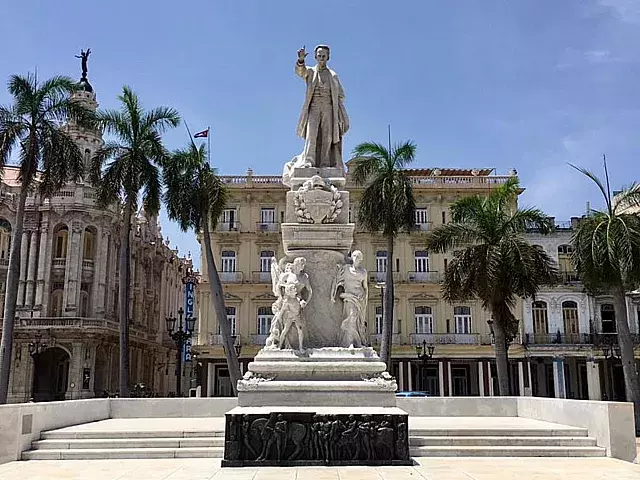 Monumento a José Martí en el Parque Central, Cuba. Foto: ADN Cuba