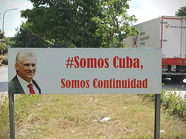 Cartel de propaganda comunista en Cuba. Foto: Shutterstock