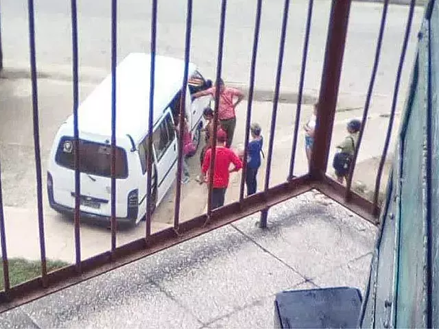 Interrogan a madre y su niña tras protestas