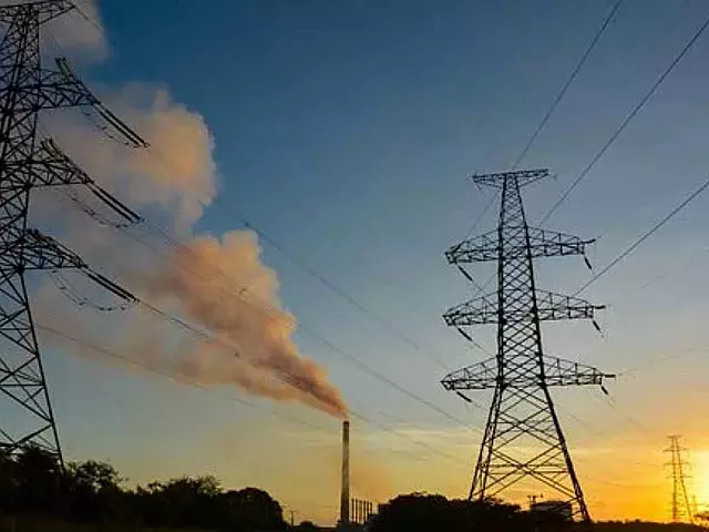 Apagones en Camagüey podrían sumar hasta 18 horas cada día. Foto: Archivo ACN