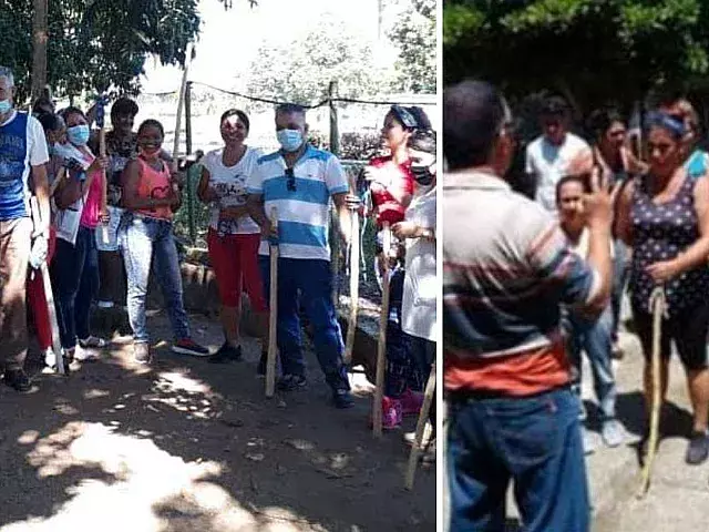 Trabajadores de Salud con palos para protesta