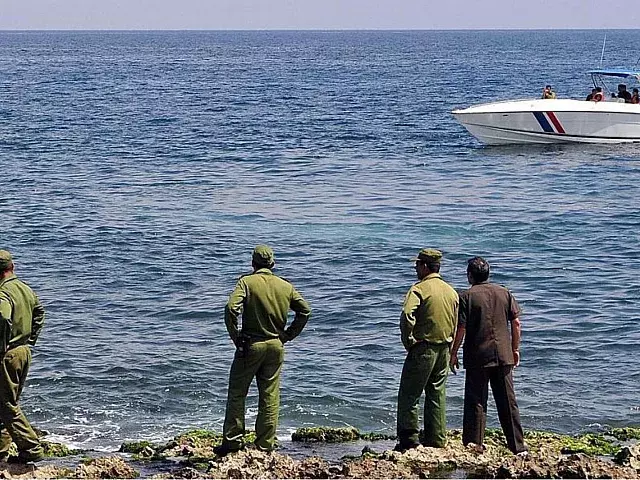 Tropas Guardafronteras de Cuba patrullan la costa. Foto: Archivo de EFE