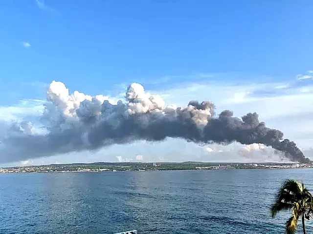 Nube de humo en Matanzas. Foto: Twitter/@PresidenciaCuba