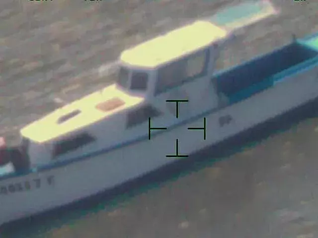 Detienen 45 cubanos varados cerca de Florida