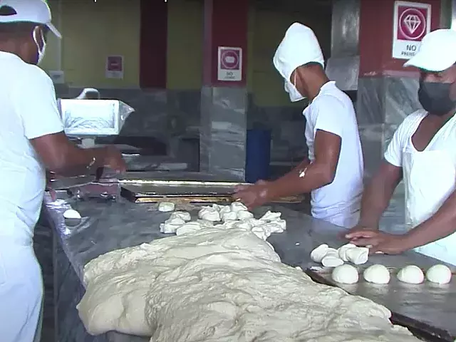 Venden pan con supuesta “arenilla” en Cuba