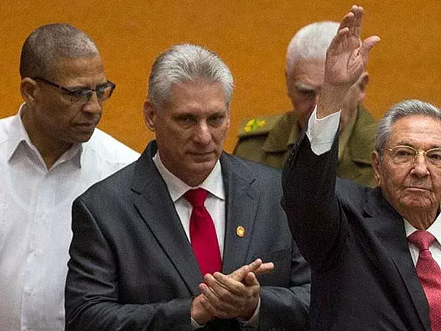 Díaz Canel y Raúl Castro. Foto: Cubadebate