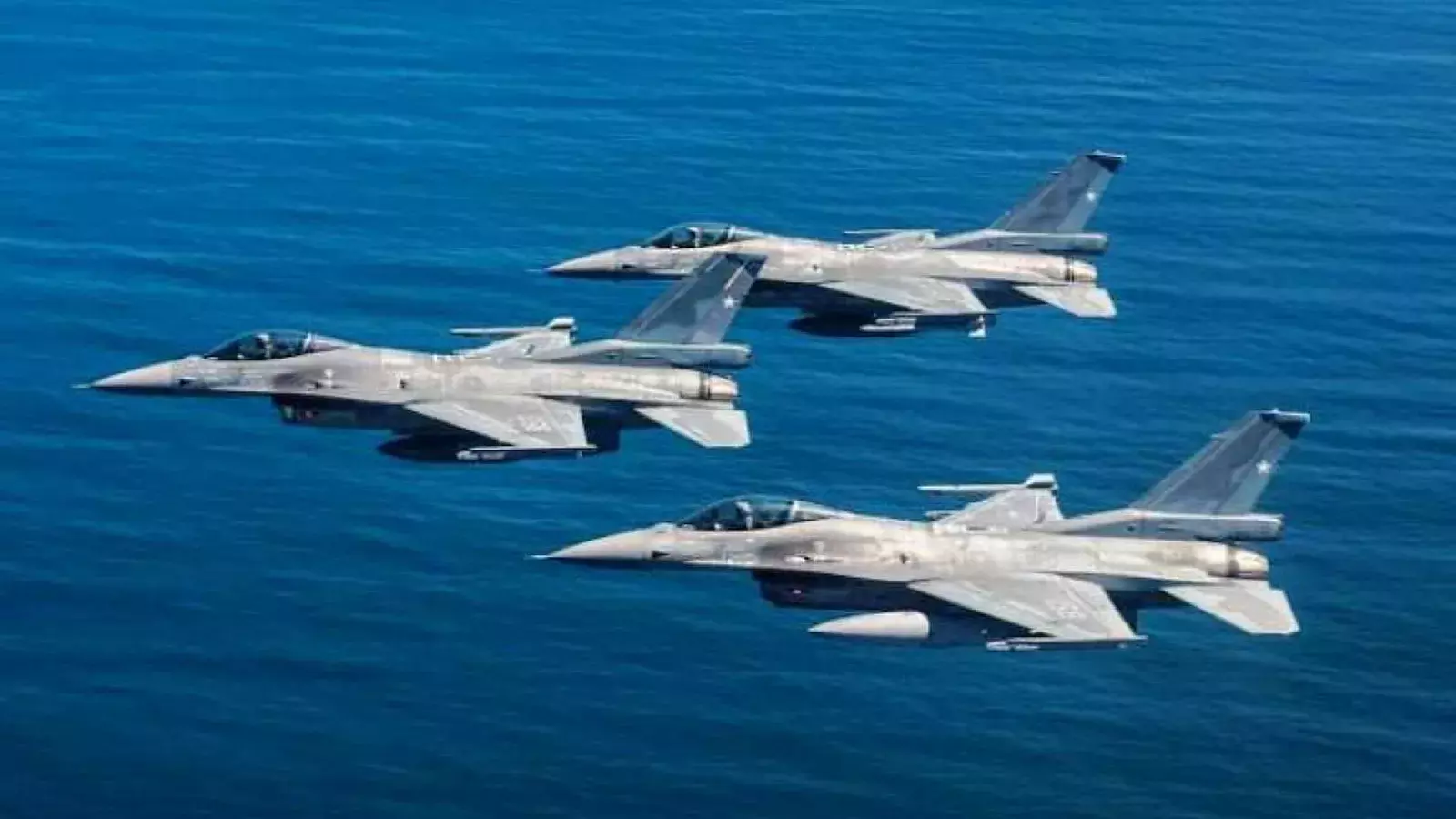Aviones de combate F-16 de EEUU interceptan 2 bombarderos rusos cerca de Alaska