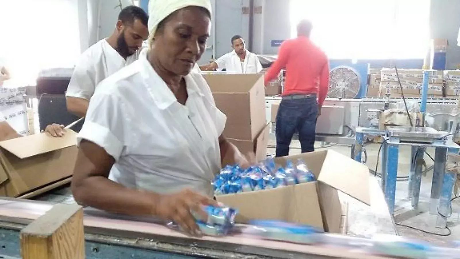 Producción de jabones en Cuba