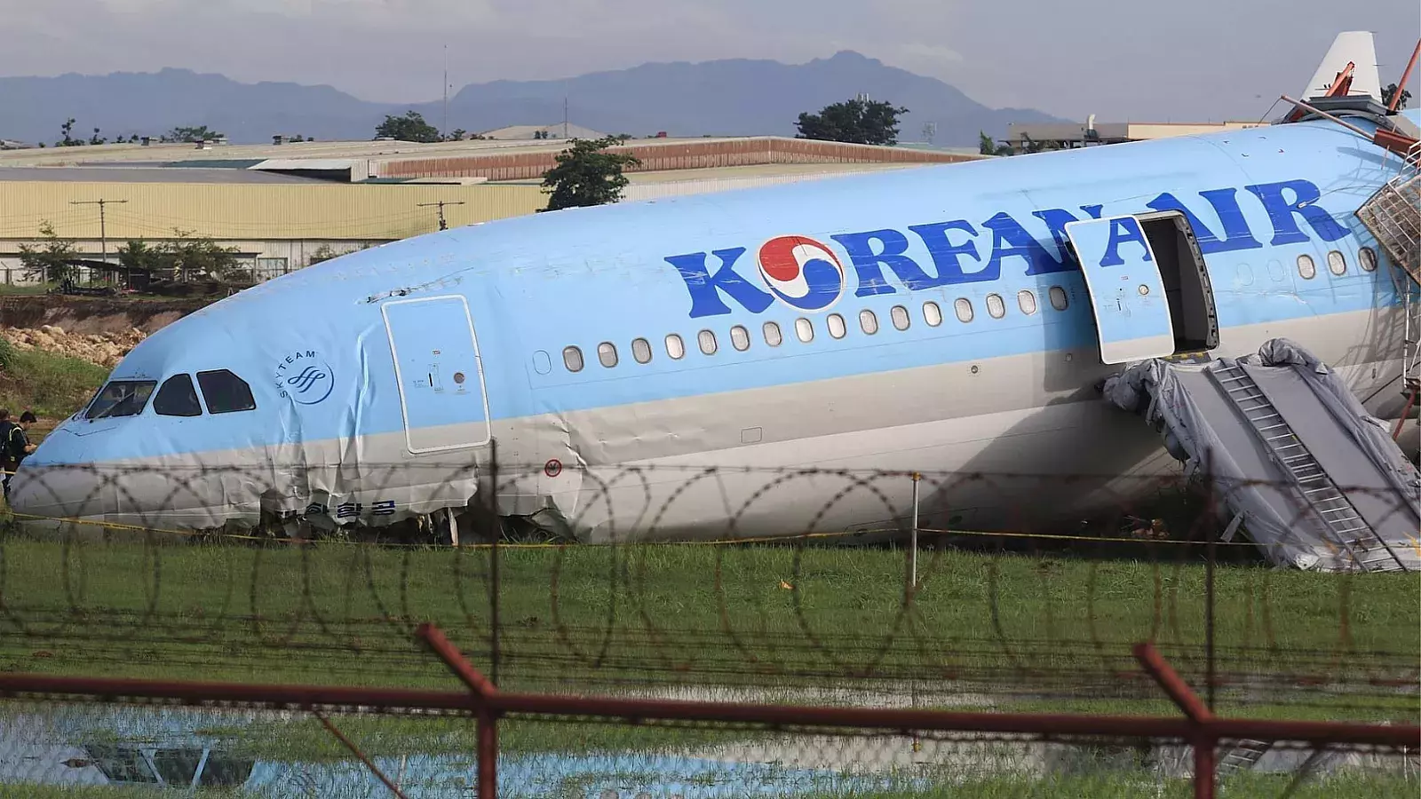 Avión coreano se sale de la pista en un aterrizaje con 137 personas a bordo