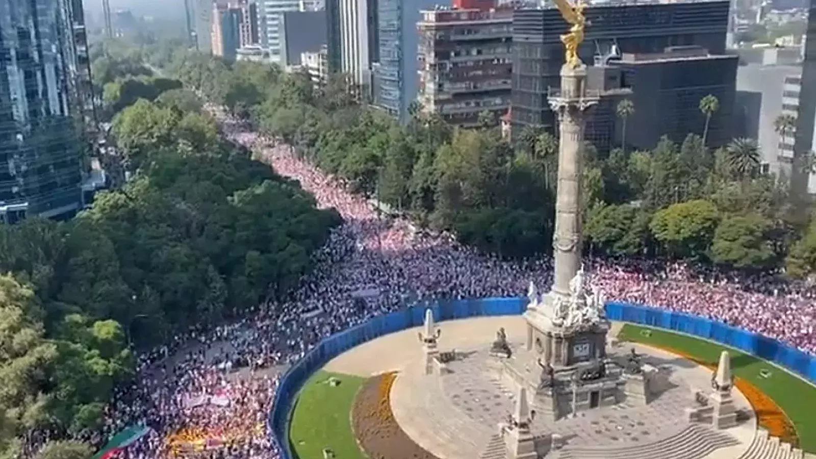 Multitudinarias protestas le regalan a AMLO en México el día de su cumpleaños