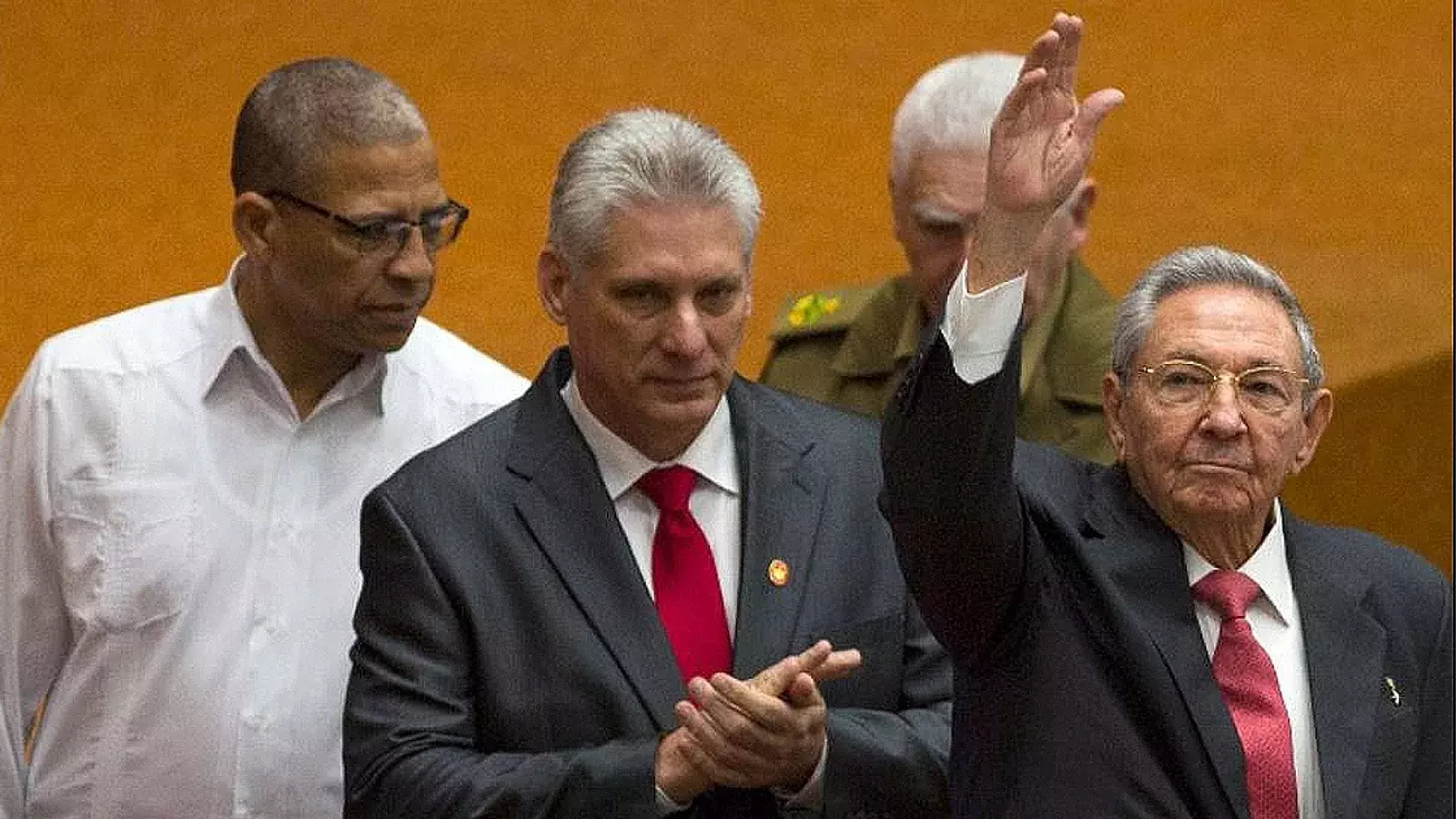 Presidente designado Díaz Canel, y Raúl Castro