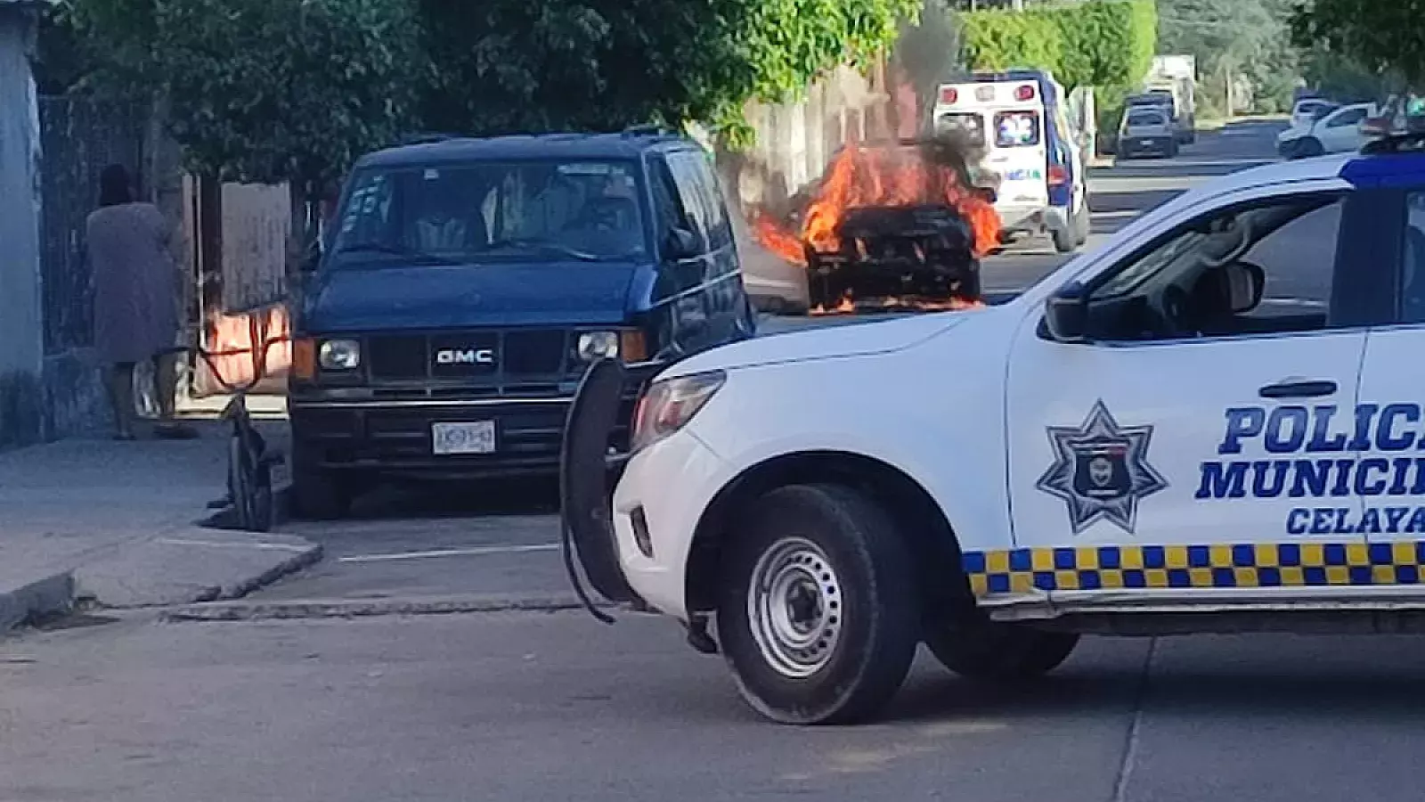 Bajo fuego: reportan ataques armados contra policías y narcobloqueos en Celaya, México