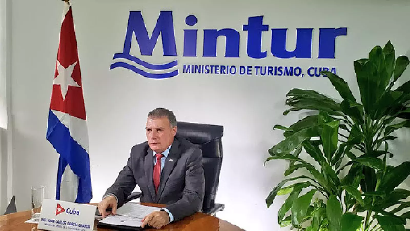 Ministro de turismo cubano