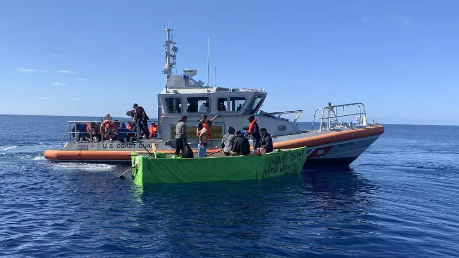 Guardia Costera intercepta a cubanos en el mar