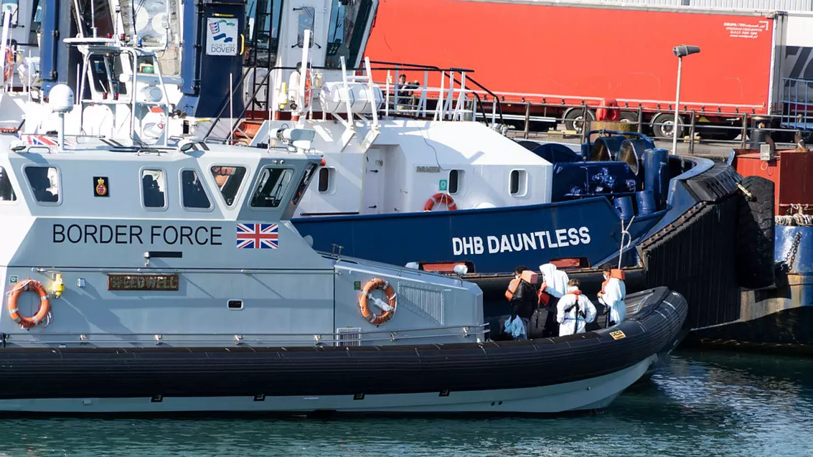 Al menos cuatro muertos en naufragio de bote con migrantes en el canal de la Mancha