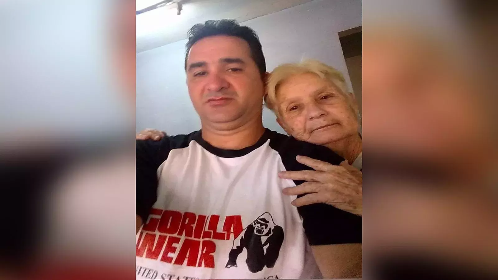 Preso político Moncho Pérez junto a su madre