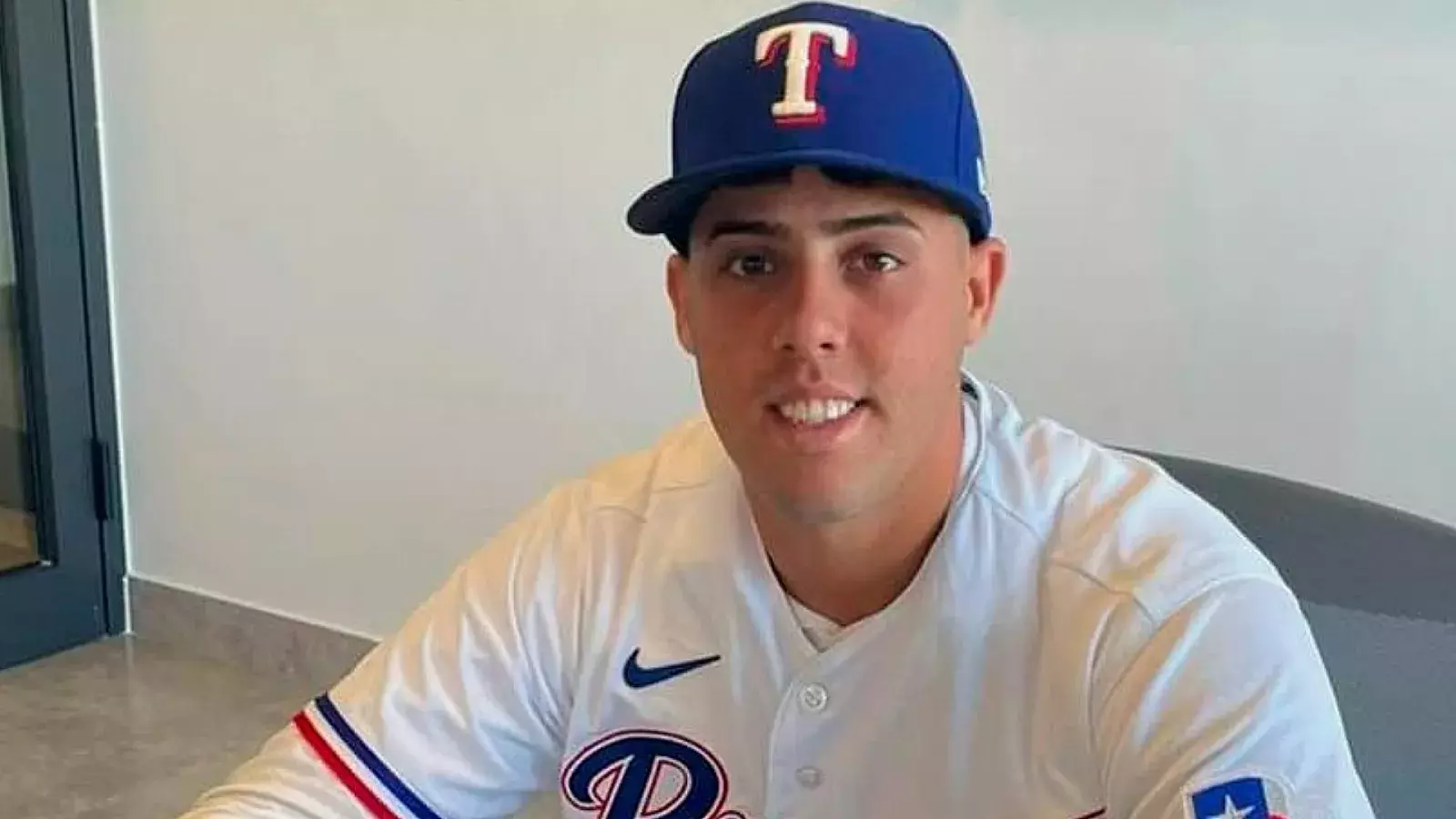 Joven cátcher cubano firma con los Rangers de MLB