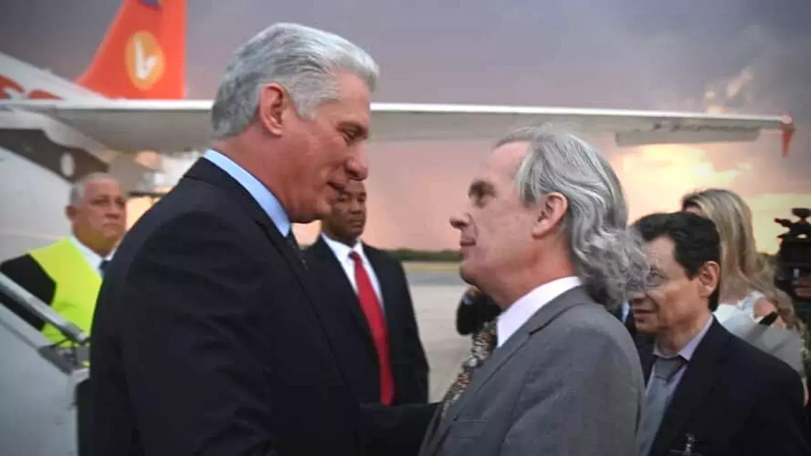 Díaz-Canel llega a Argentina en medio de críticas a &quot;dictadores&quot; presentes en cumbre de la CELAC