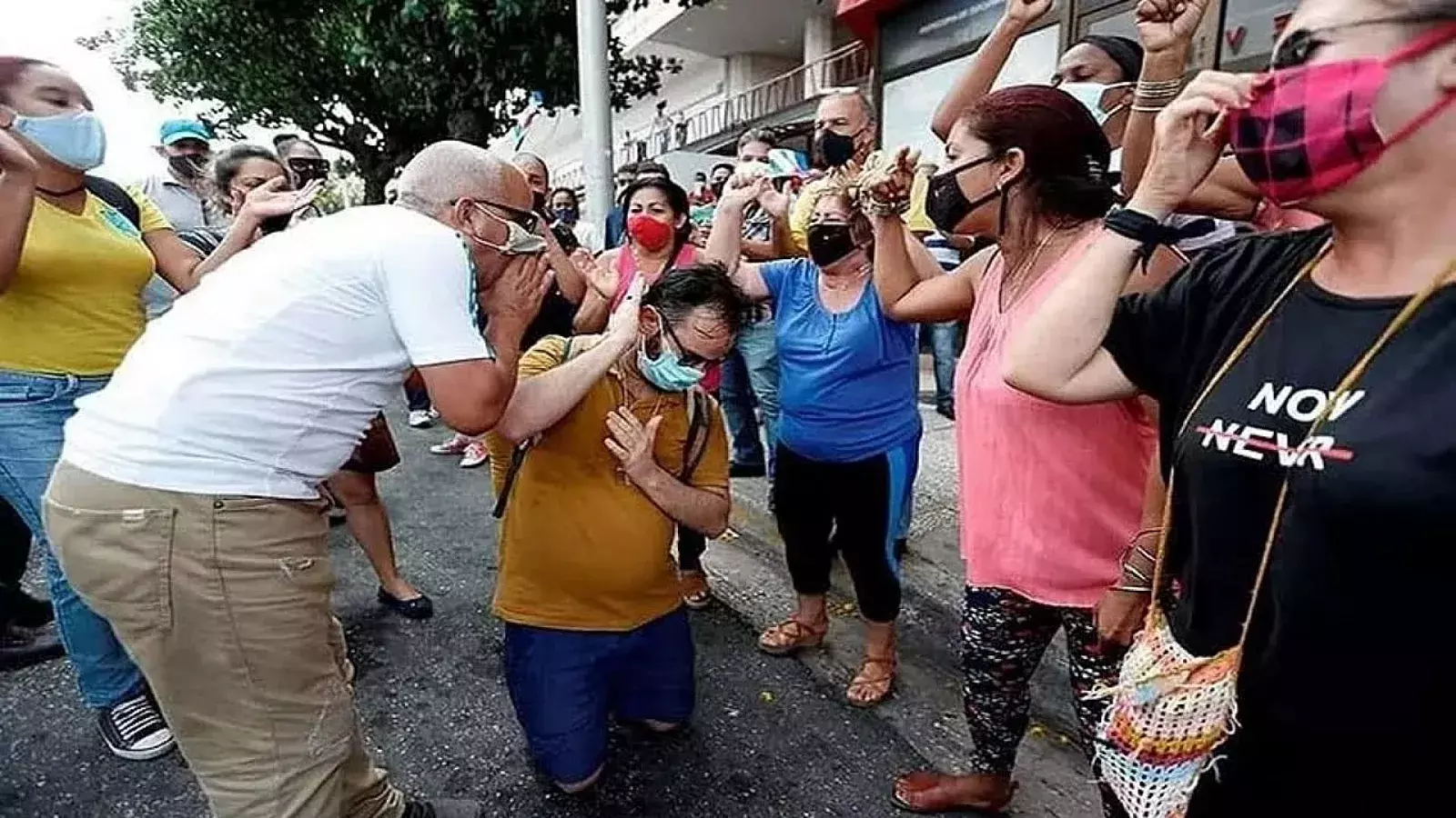 Las acciones represivas más frecuentes en este ámbito fueron las detenciones arbitrarias y el sitio de viviendas para impedir la asistencia a misas dominicales