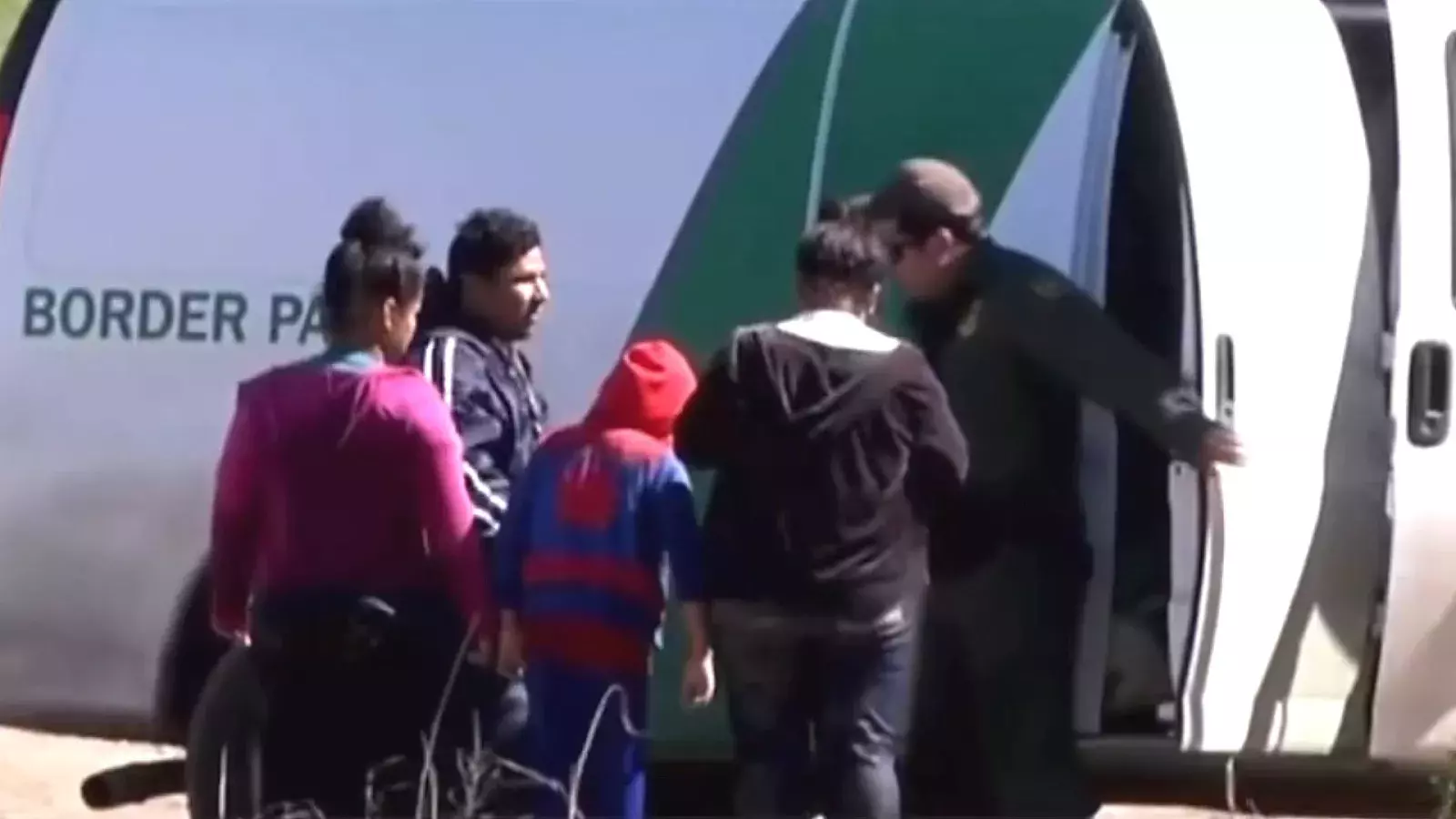Inmigrantes detenidos en frontera