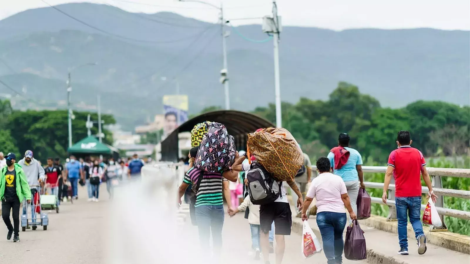 Nueva York paga traslados voluntarios de migrantes venezolanos a Canadá