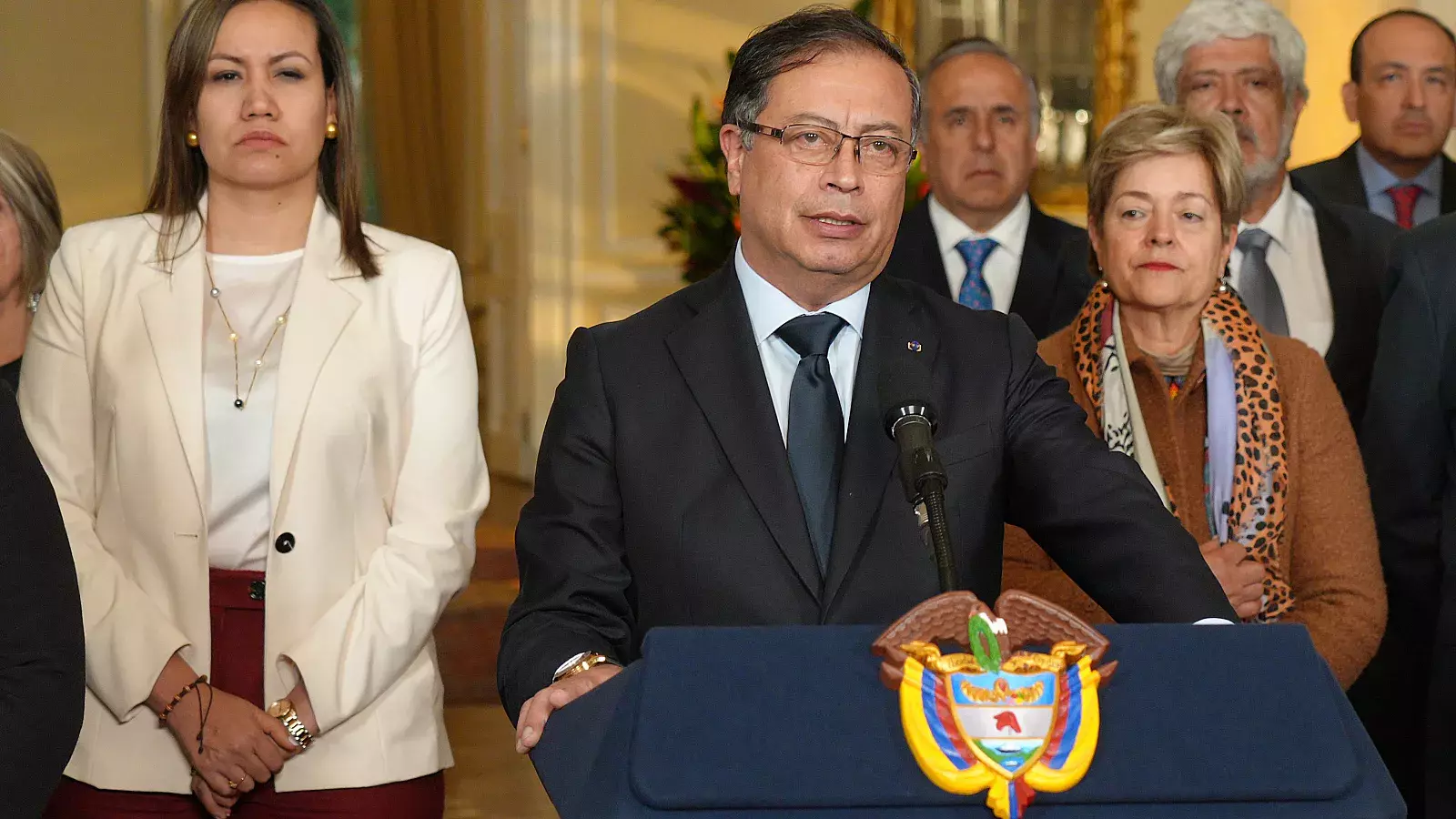 Colombia: Petro cambia a tres ministros en la primera crisis de su gabinete