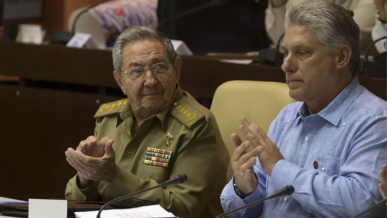 Raúl Castro y Miguel Díaz-Canel en la Asamblea Nacional del régimen comunista