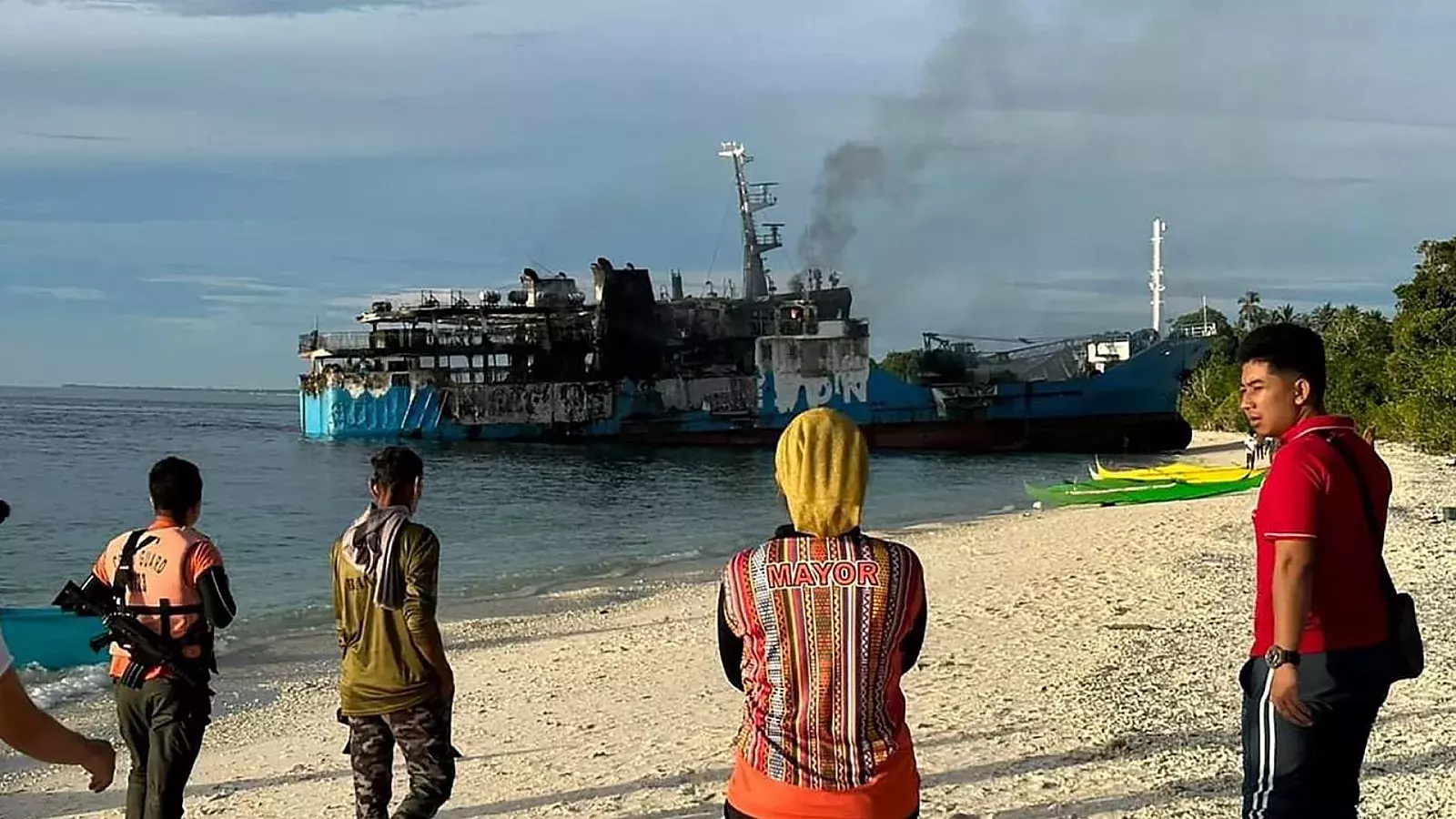 Al menos 31 muertos y 7 desaparecidos por incendio de ferry en Filipinas