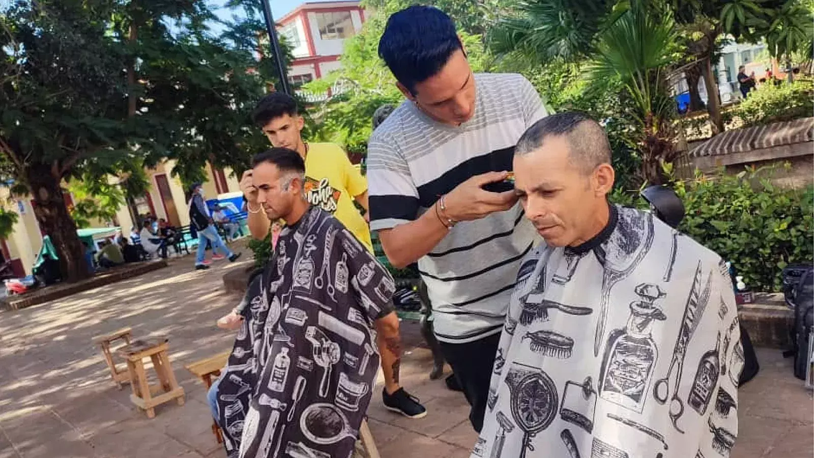 Barberos cubanos se unen para ayudar a niños con cáncer