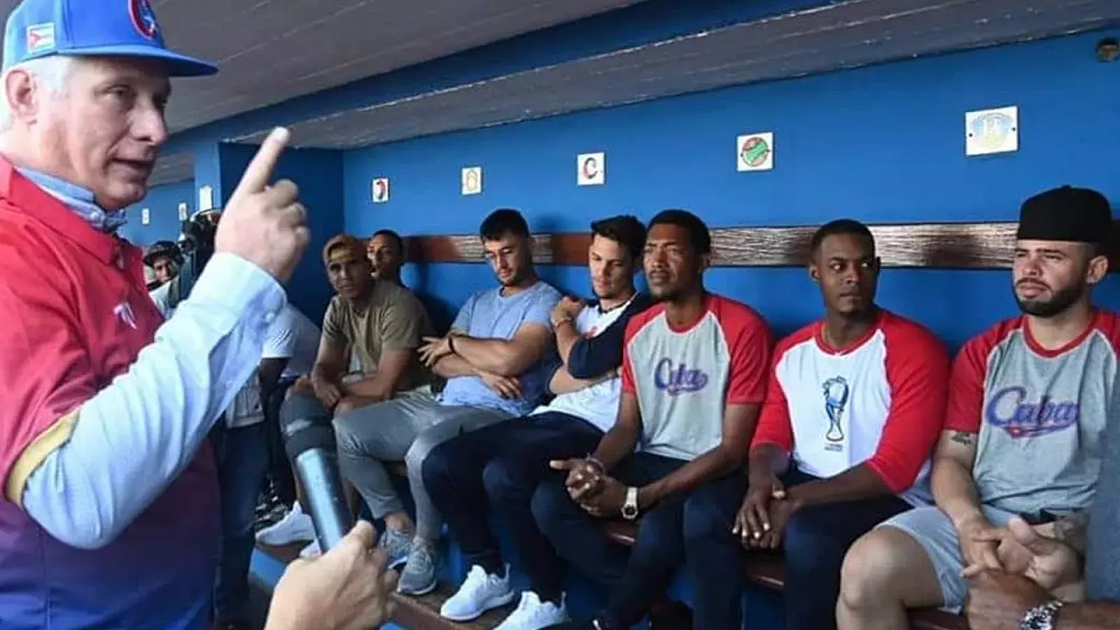 Díaz-Canel arenga al equipo Cuba del Clásico Mundial de Béisbol