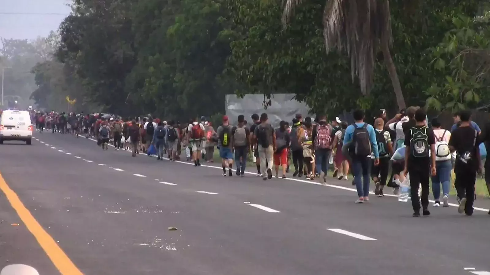 Una caravana con miles de migrantes avanza por México rumbo a EEUU