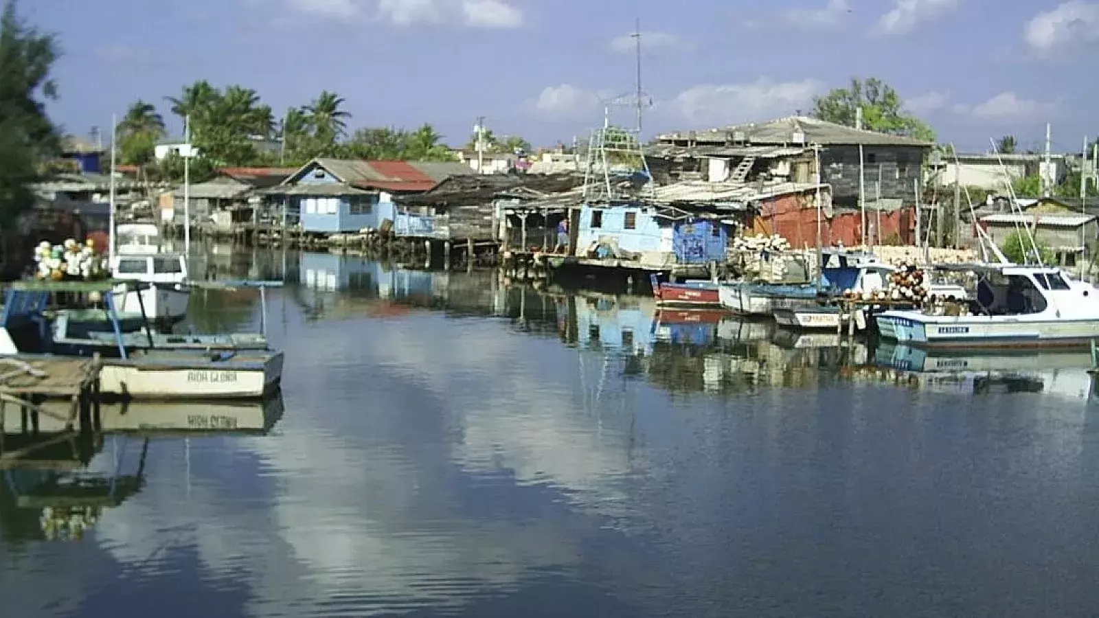 Barcos de pescadores en Jaimanitas, Cuba.
