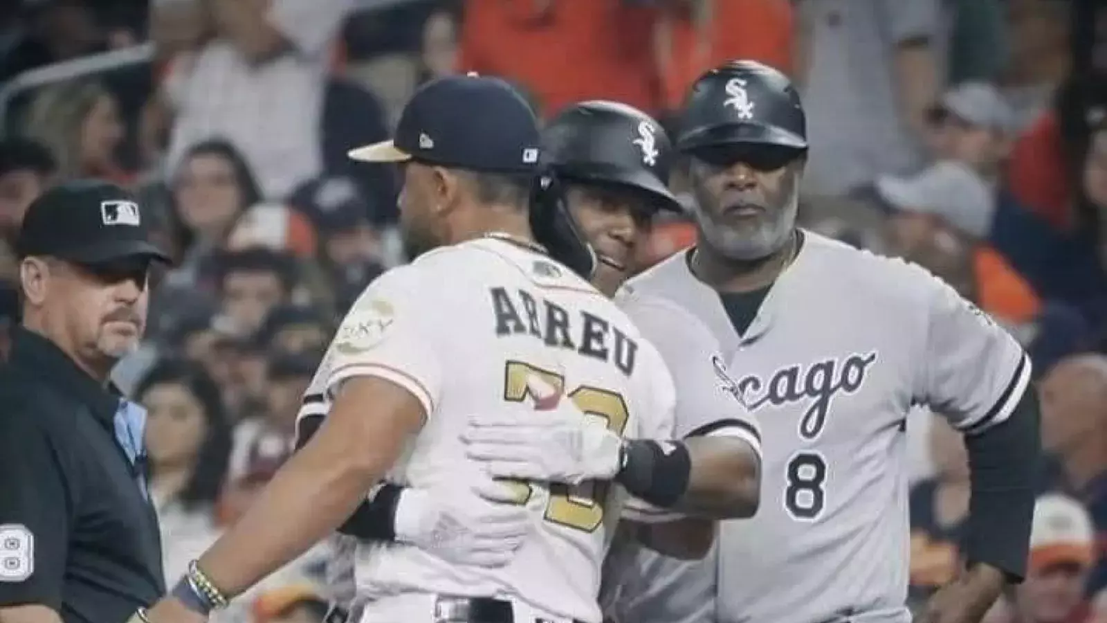 Colás y Abreu se abrazan en partido de MLB