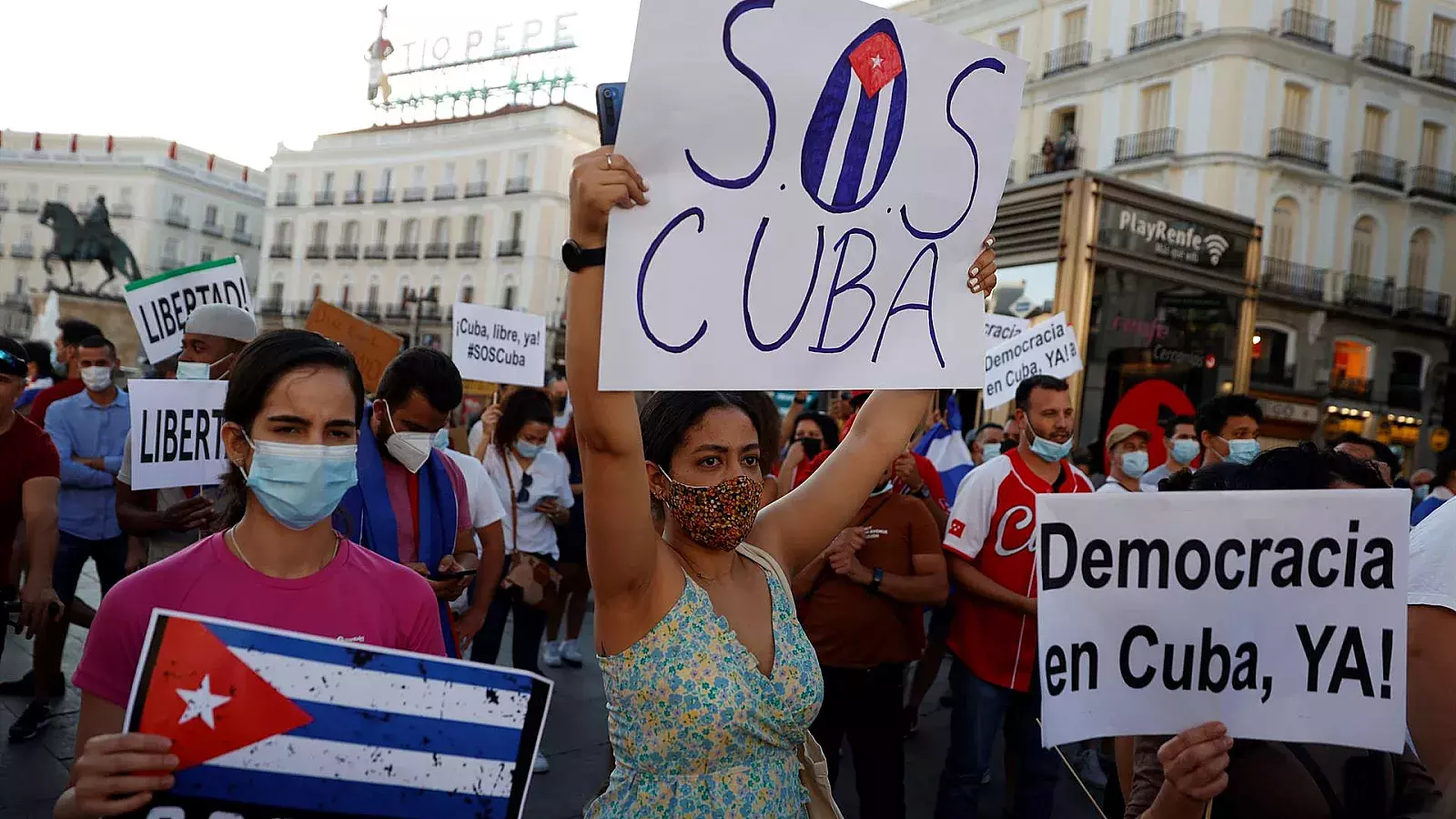 Manifestante cubanos exiliados piden la liberación de los presos políticos