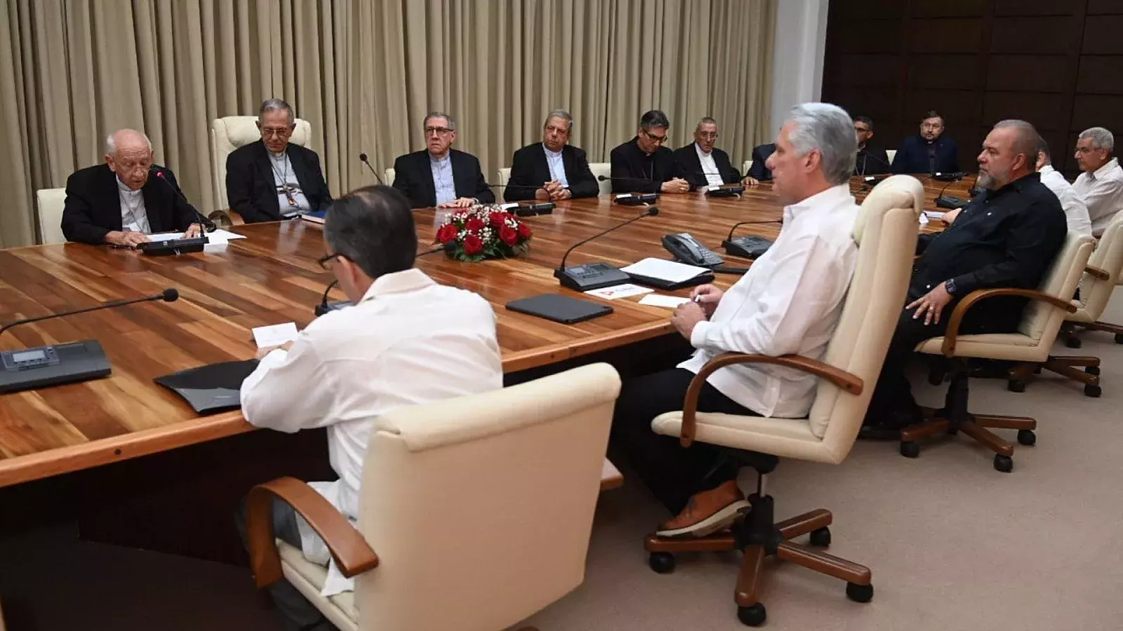 Díaz-Canel se reúne con obispos católicos cubanos