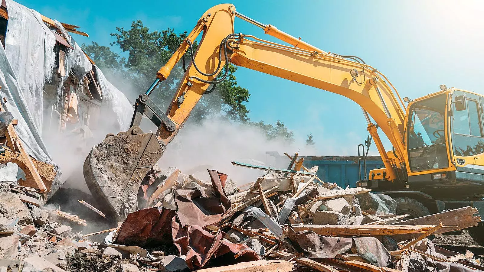 Evacúan un edificio en Miami: parte del techo colapsó y tiene pisos hundidos