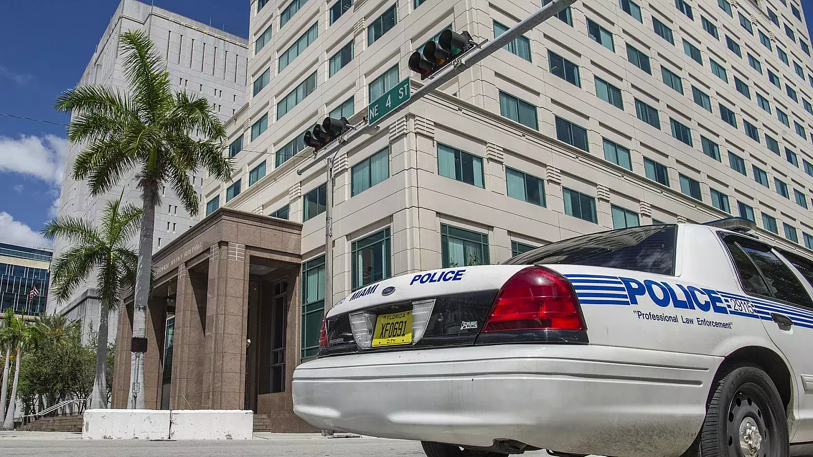 Sigue búsqueda en Florida de joven "armado y peligroso" luego de 3 asesinatos