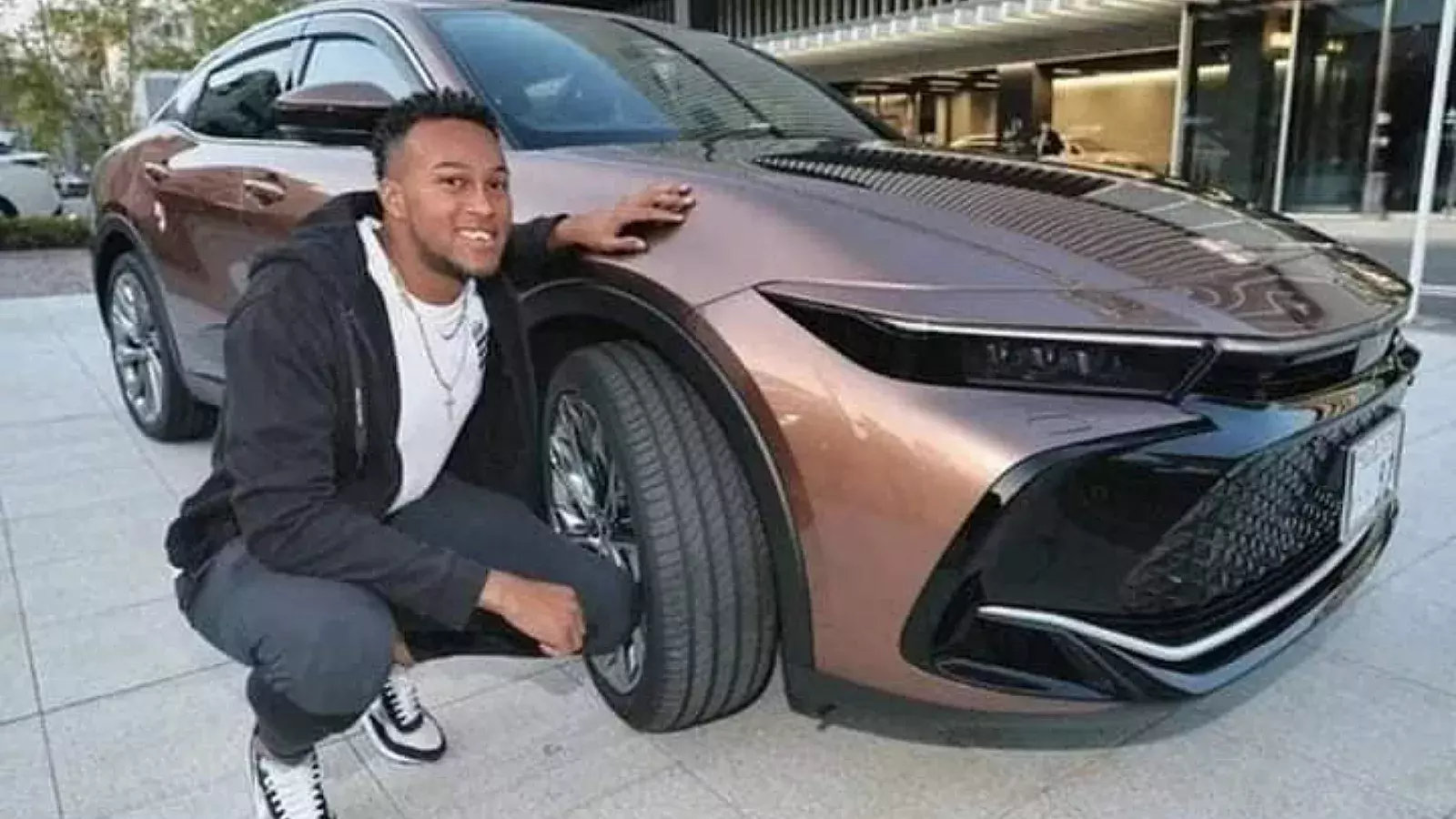 Raidel Martínez y su nuevo coche en Japón