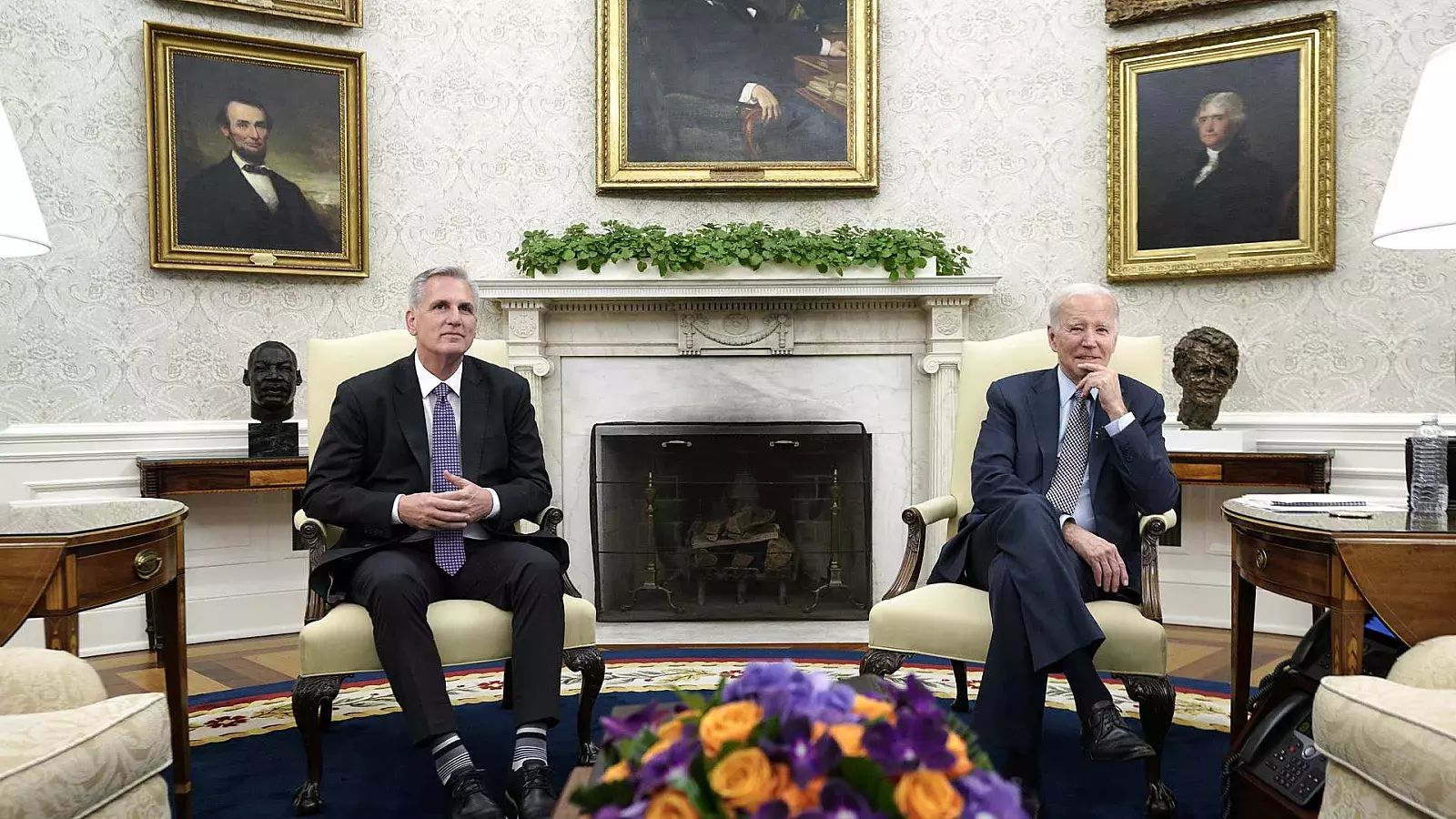 Biden y McCarthy mantienen reunión &quot;productiva&quot; sobre el techo de deuda pero sin acuerdo