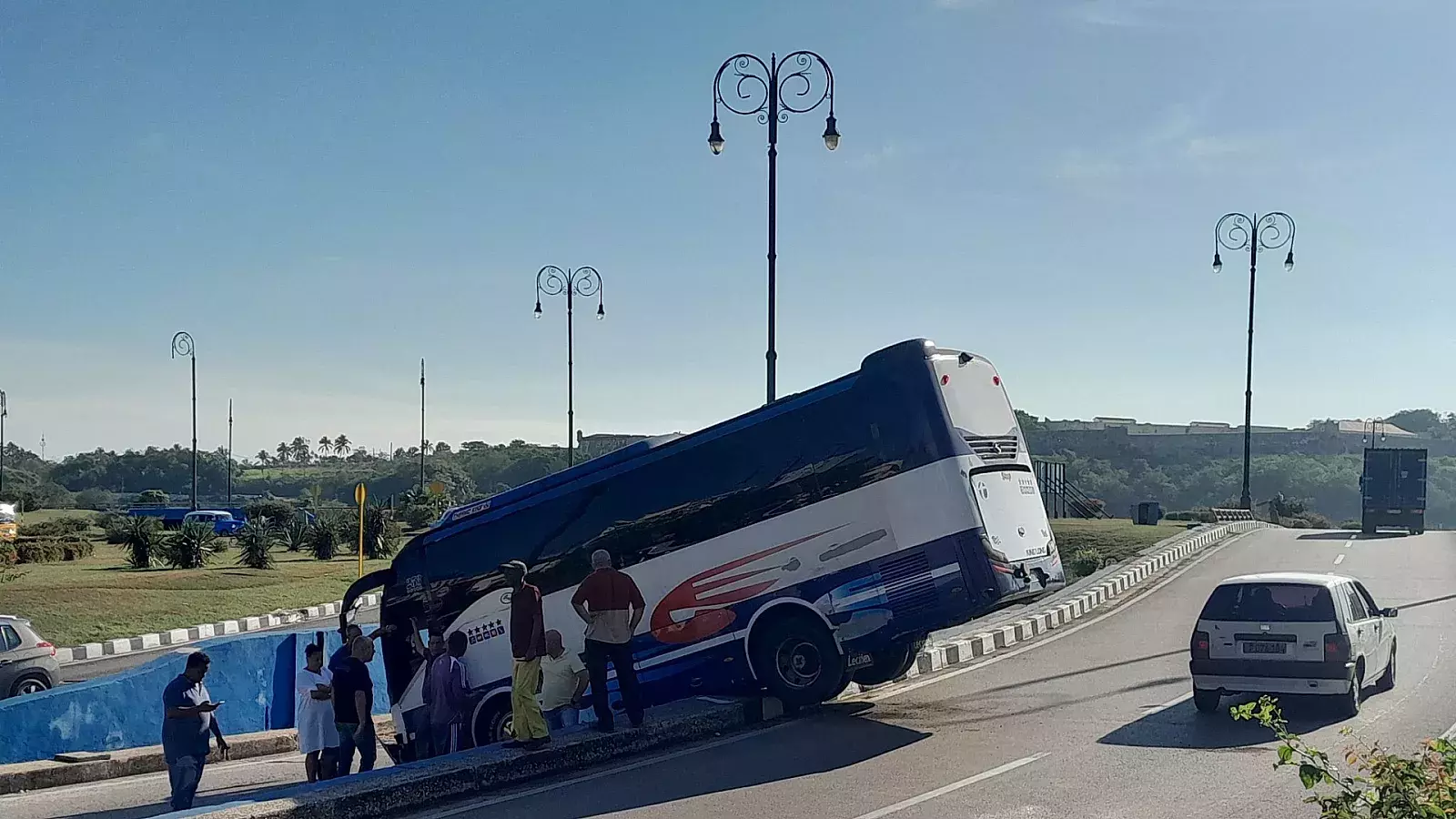 Imágenes del accidente de la Transtur en el túnel de La Habana