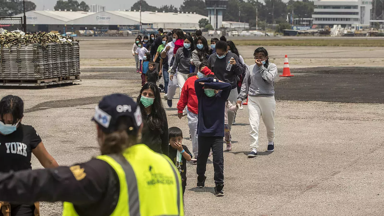 Migrantes colombianos deportados denuncian maltrato al regresar a Bogotá