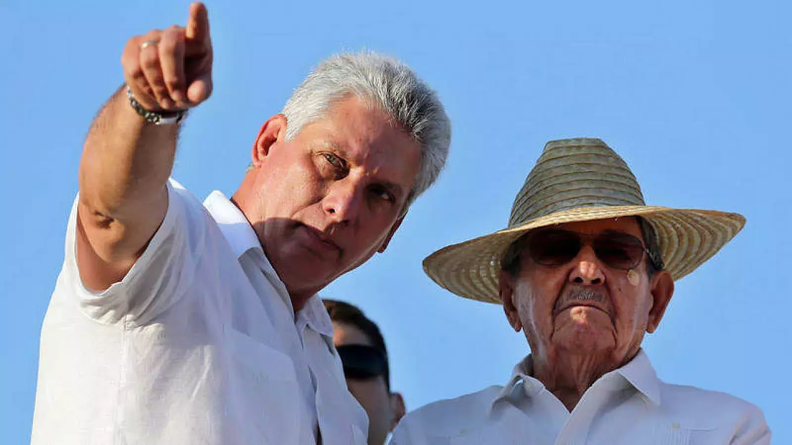 Díaz-Canel y Raúl Castro en Plaza de la Revolución. Imagen de archivo.