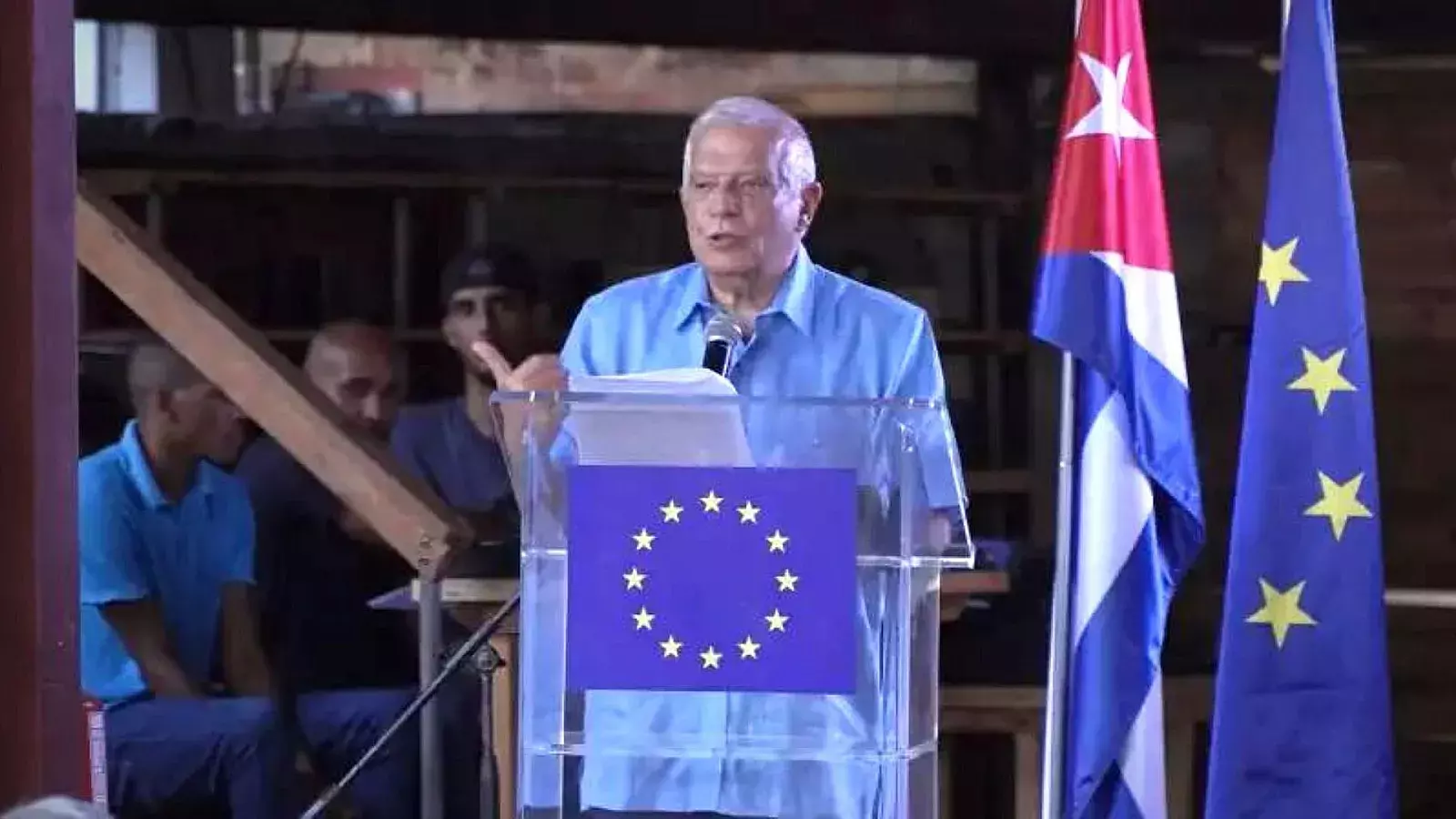 Josep Borrell se reúne con "emprendedores" en Cuba.